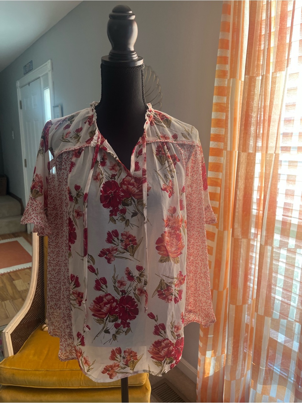 Umgee Floral Blouse White & Pink Size Medium Like New